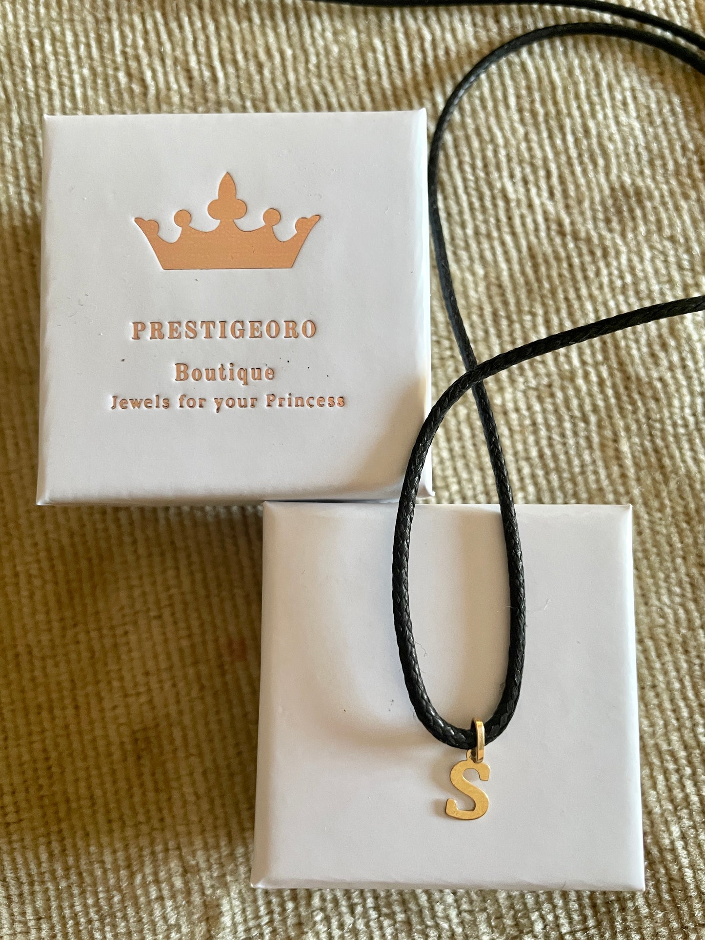 Colgante Inicial oro pequeña lisa (Oro 18k)
