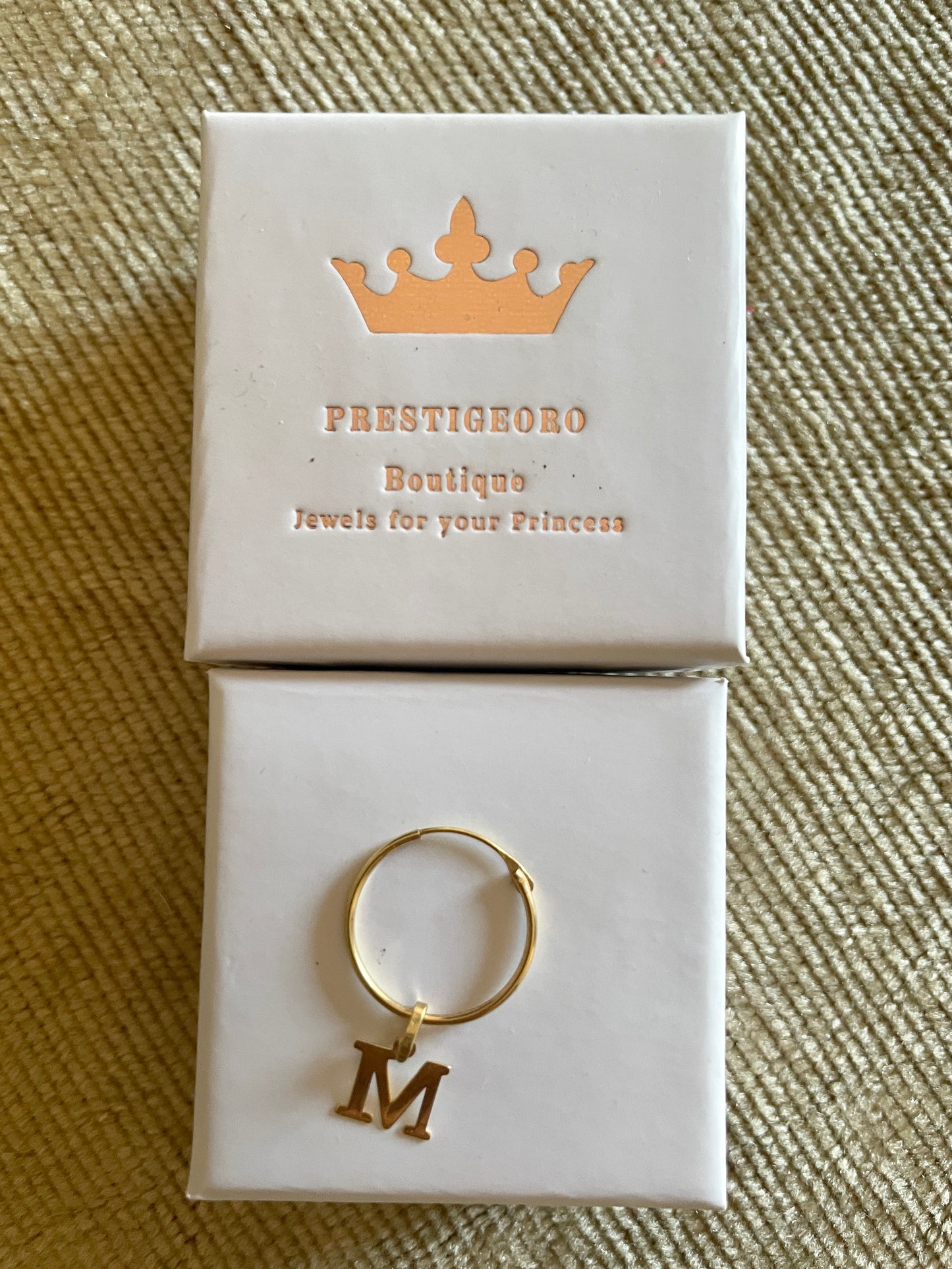 Colgante Inicial oro pequeña lisa (Oro 18k)